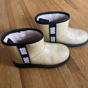 Big Kids Ugg Boots Size 3.